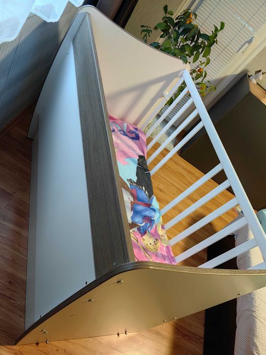 Бебешка кошара с люлеещ се механизъм + матрак