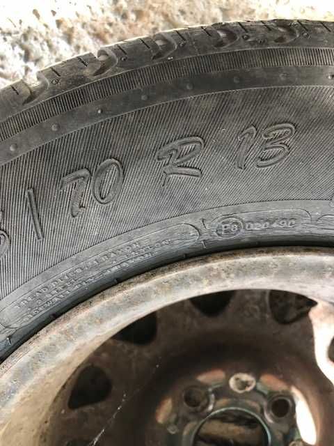 Евтини гуми с джанти 13 цола.  2 бр. от 2004 и 2 бр. от 2017 год.