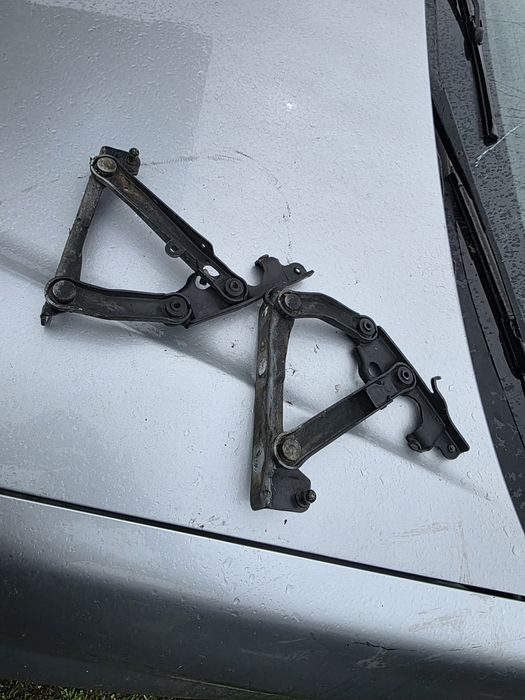 Панти за преден капак на Mercedes W211