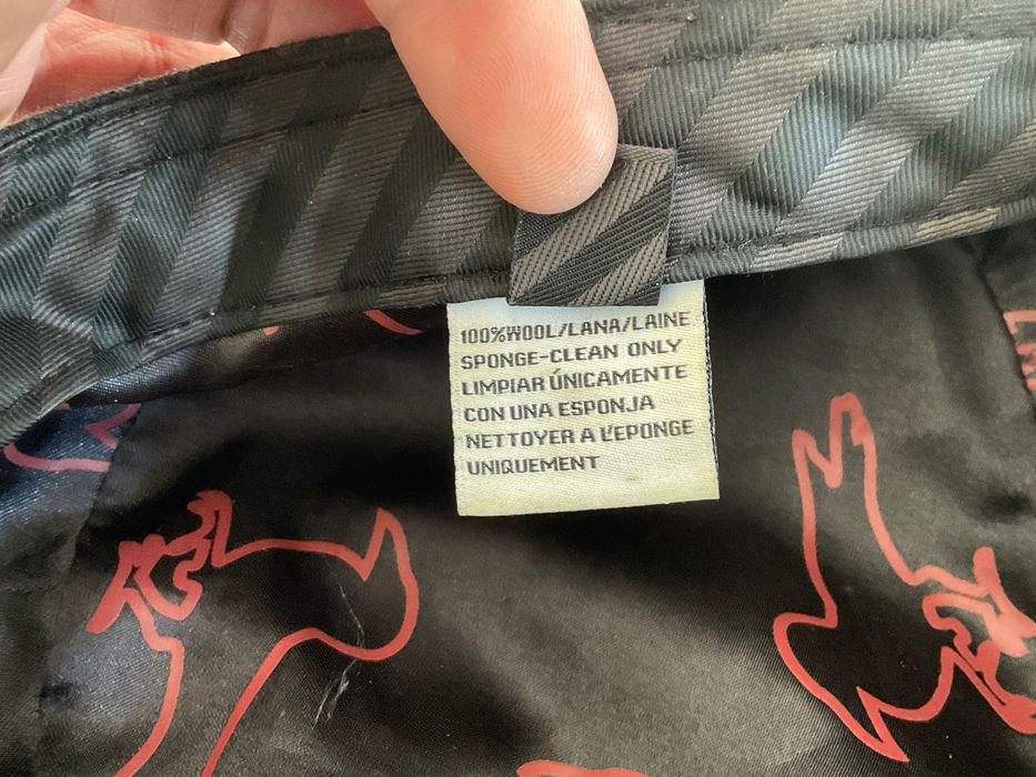 Шапка "Modern amusement", вълна, (черен гарван).