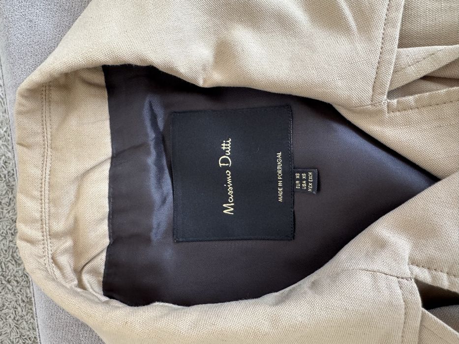 Преходно манто без ръкави , размер XS . Цена 80 лв .