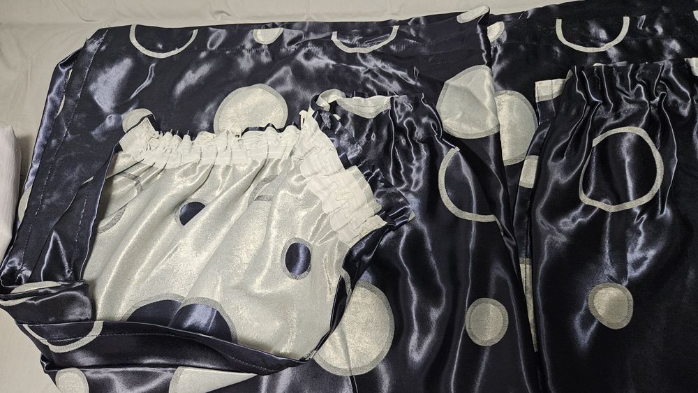 Draperie ( împărțită în 2 bucăți)