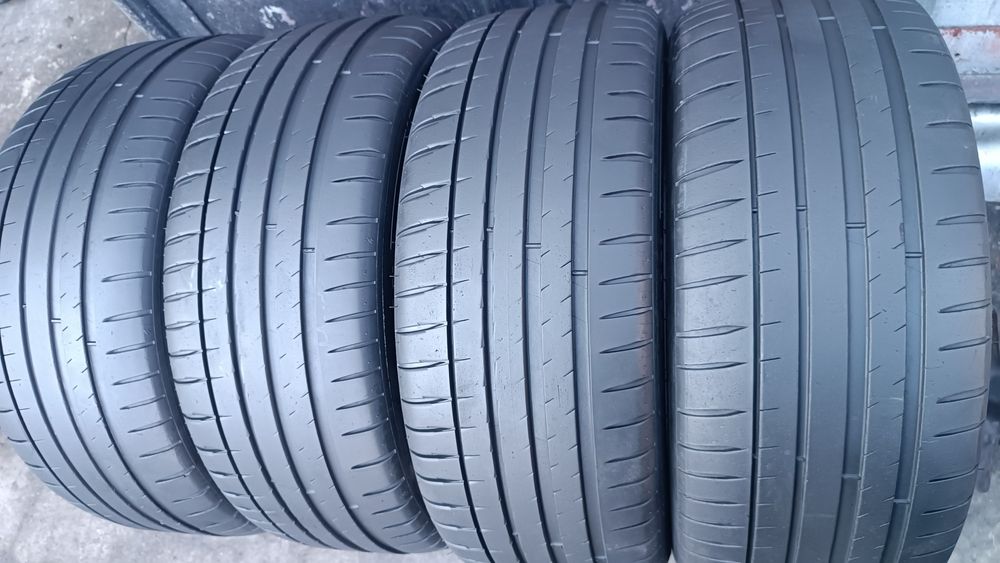 225/45/17 Michelin .