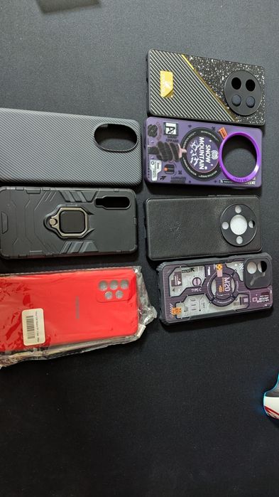 Разные чехлы для телефонов в хорошем состоянии