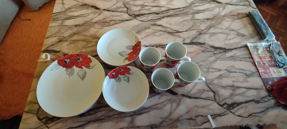 Керамични чинии за силата или риба и супник