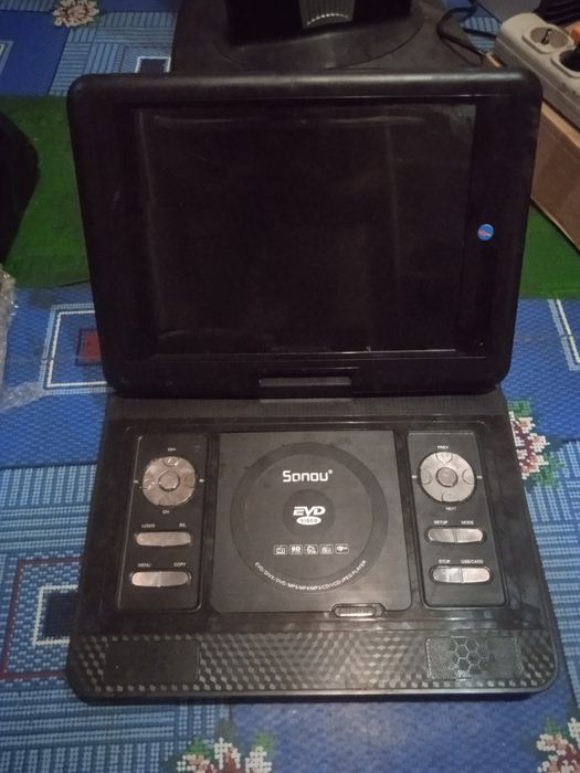 Продам портативный DVD player.5в1,радио, телевизор,плеер,SD card подде