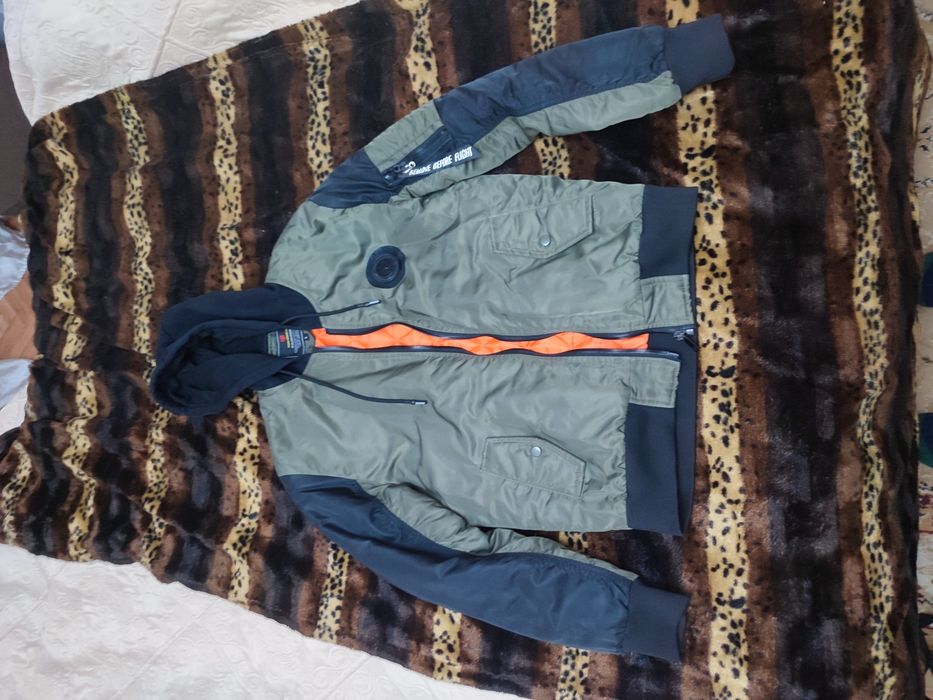 Продам куртку бомбер мужскую