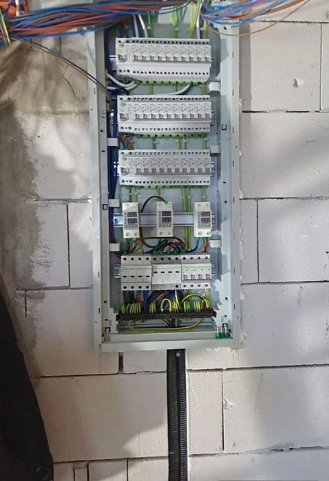 Execut lucrari de instalatii electrice/supraveghere video/smart home/etc - Jud. Hunedoara