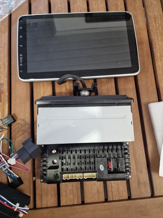 Мултимедия за автомобил за външен монтаж Essgoo