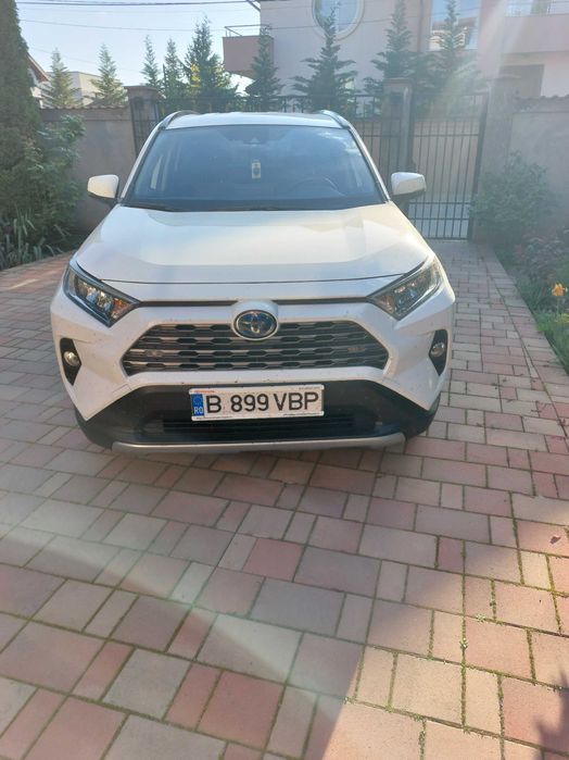 RAV4 an 2021 48700 km Hybrid 4x4 parcată doar în garaj