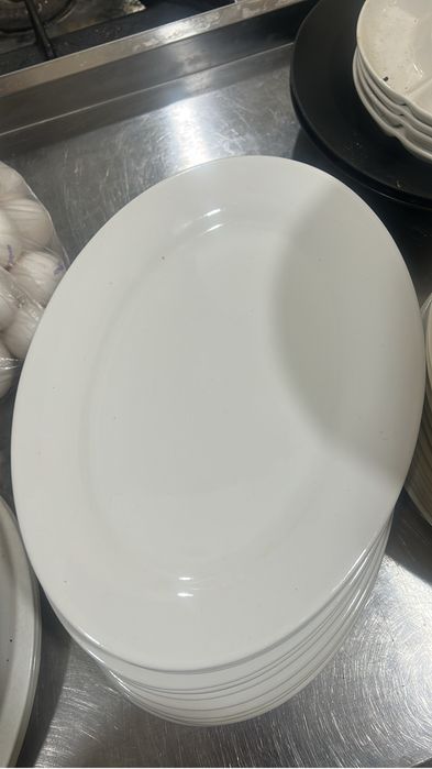 Продаются тарелки,кастрюли