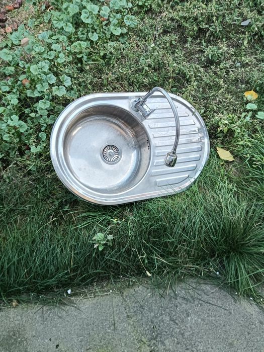 Продам мойку для кухни  со смесителем