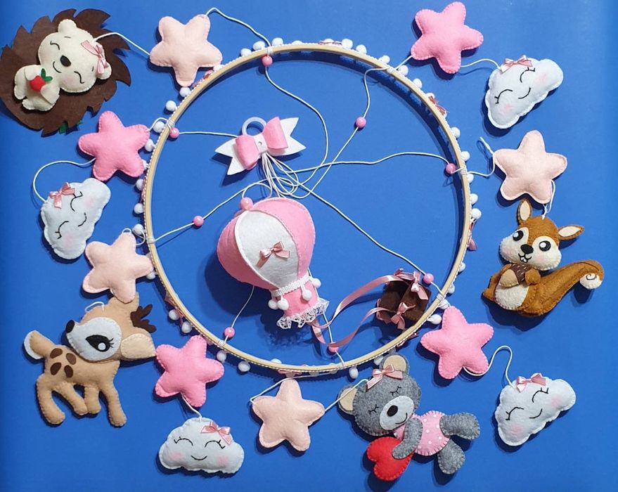 Ръчно изработени декорации от филц за детска стая