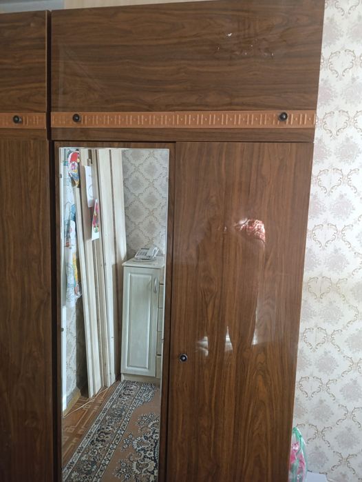 Шифоньер с зеркалом