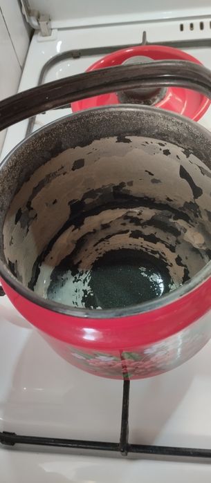 Чайники эмалированные -  2 х литровые.