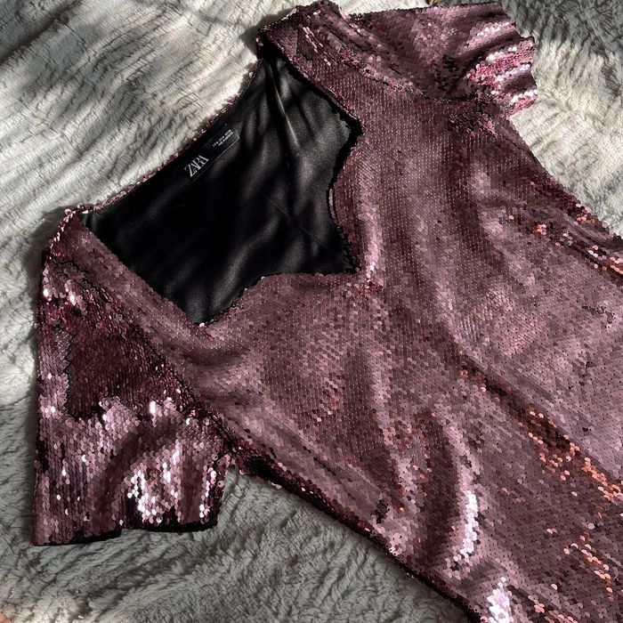 Рокля от Zara покрита в пайети