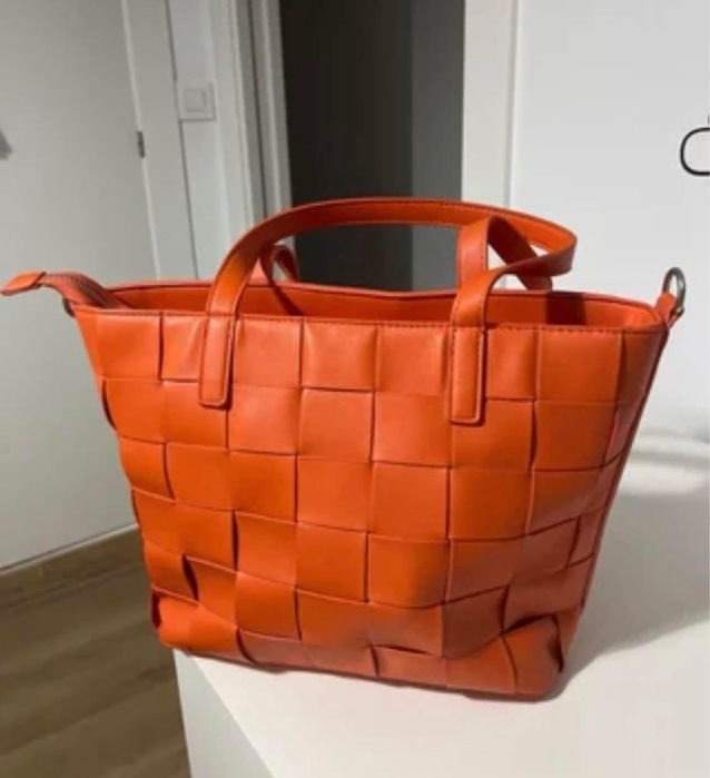 Нова дамска чанта. Нова дамска раница Mexx