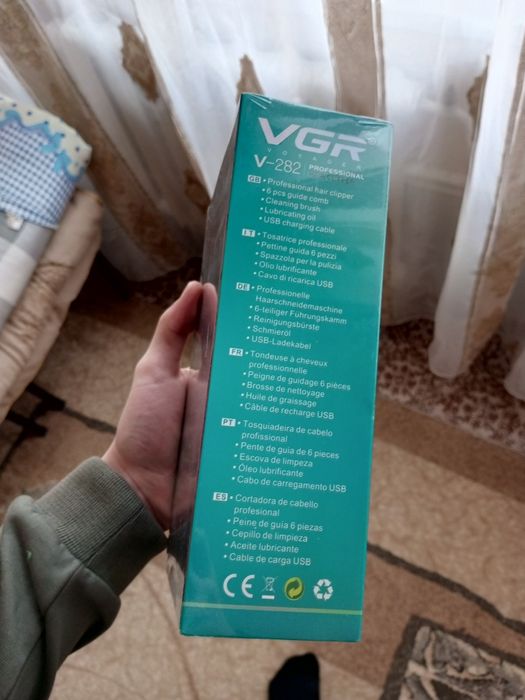 VGR 282 Professional hair clipper Moshinka