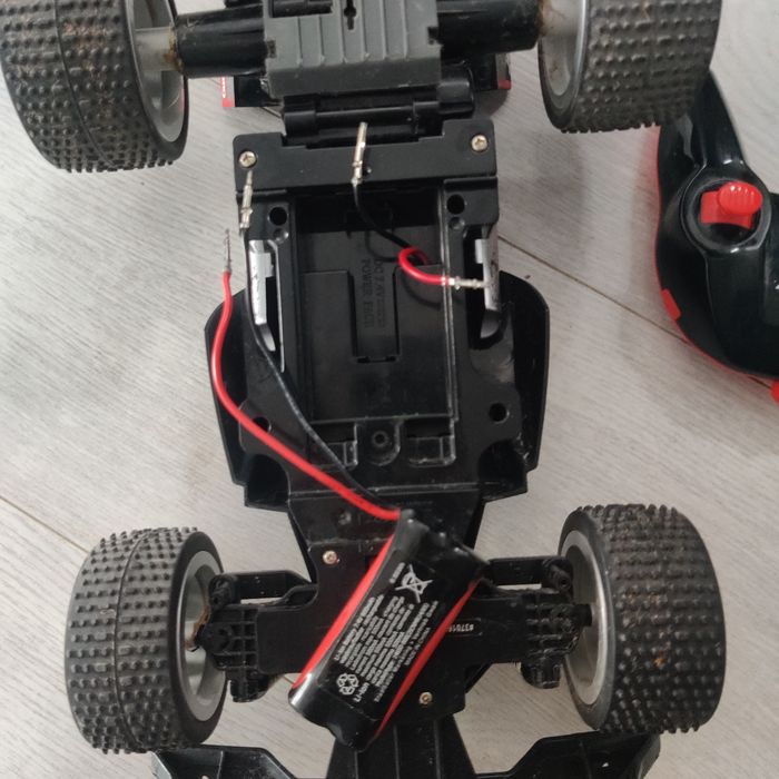 Mașina teleghidată Phantom 2 Carrera