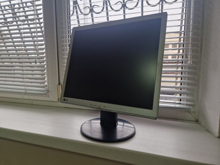 Монитор LG Flatron L1742s