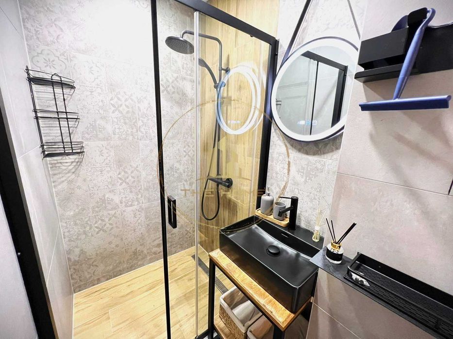 Дава се под наем Тристаен апартамент в Варна, Бриз - 110 кв.м за 1500 € - Снимка #11