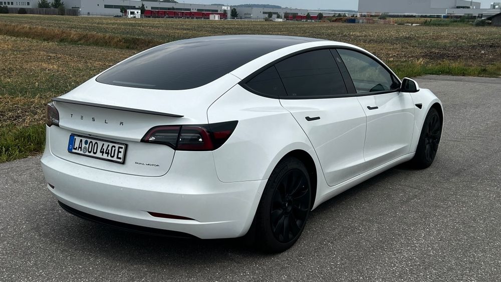 TESLA Model 3 2021 — imagine 4
