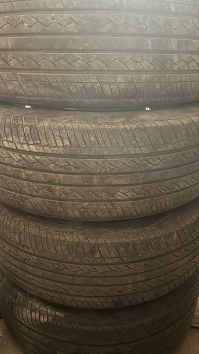Продам комплект шин с оригинальными дисками!