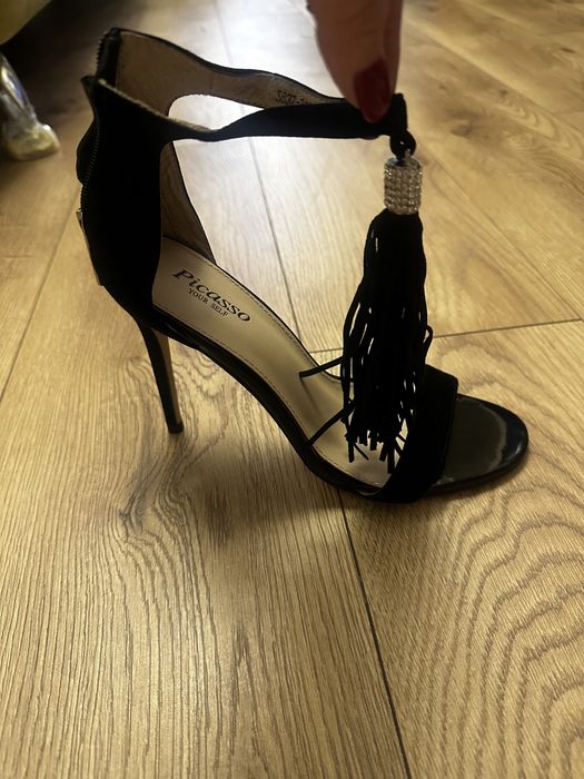 Босоножки красивые