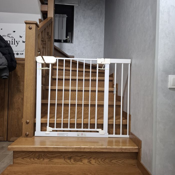 Продам барьер-калитку, для лестницы!