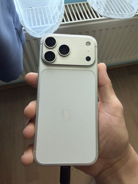 iPhone 17 pro max E SIM