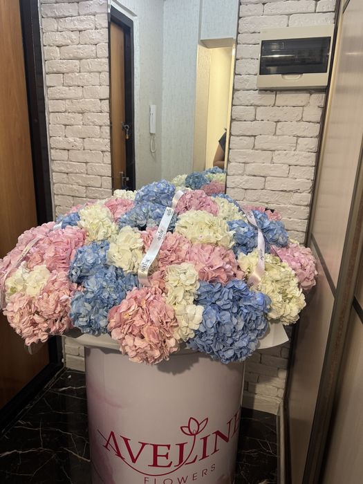 Огромный букет гортензий