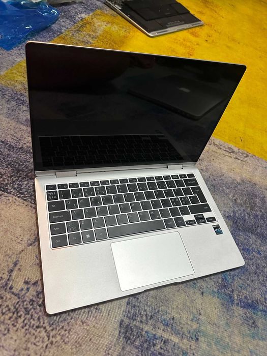 Samsung Galaxy Book2 360 NP730QED, display bun, dezmembrez