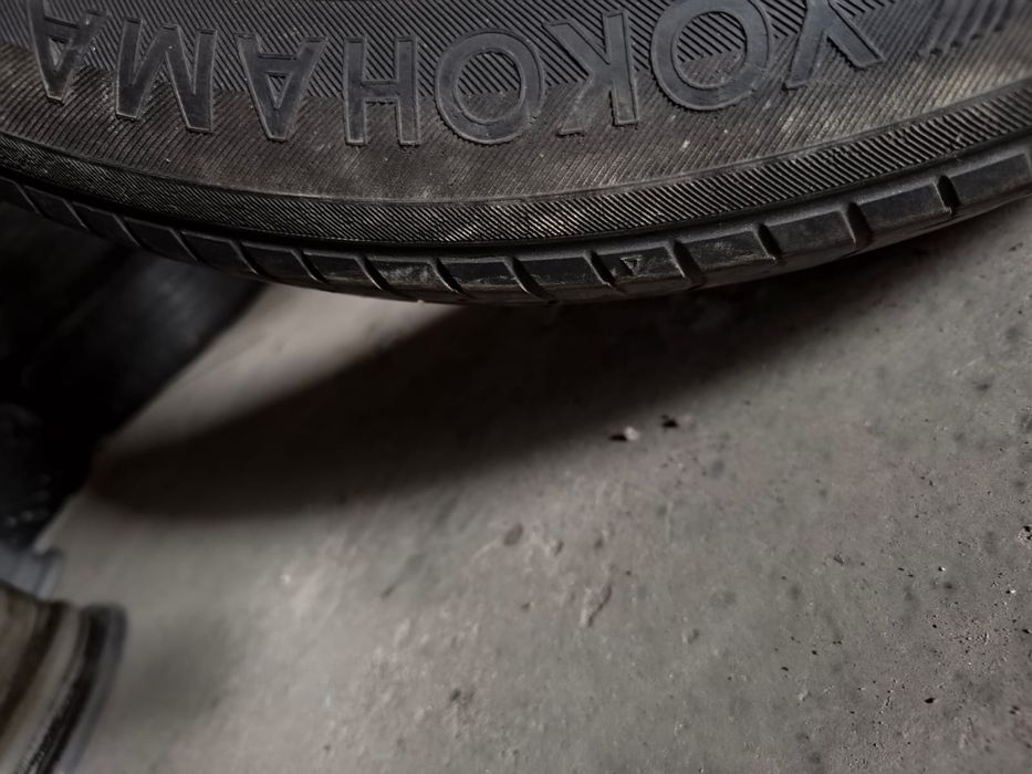 Продам 2 летних баллона 215/55/17