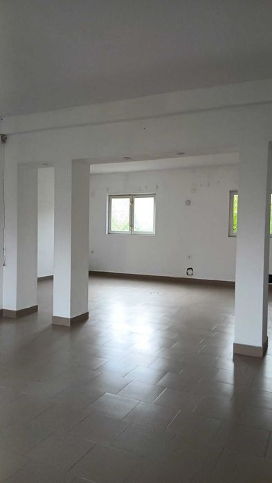 Inchiriez parterul unui spatiu comercial in Novaci, Gorj, in suprafata de aproximativ 150 mp. Relatii la telefon +40764369692 .
