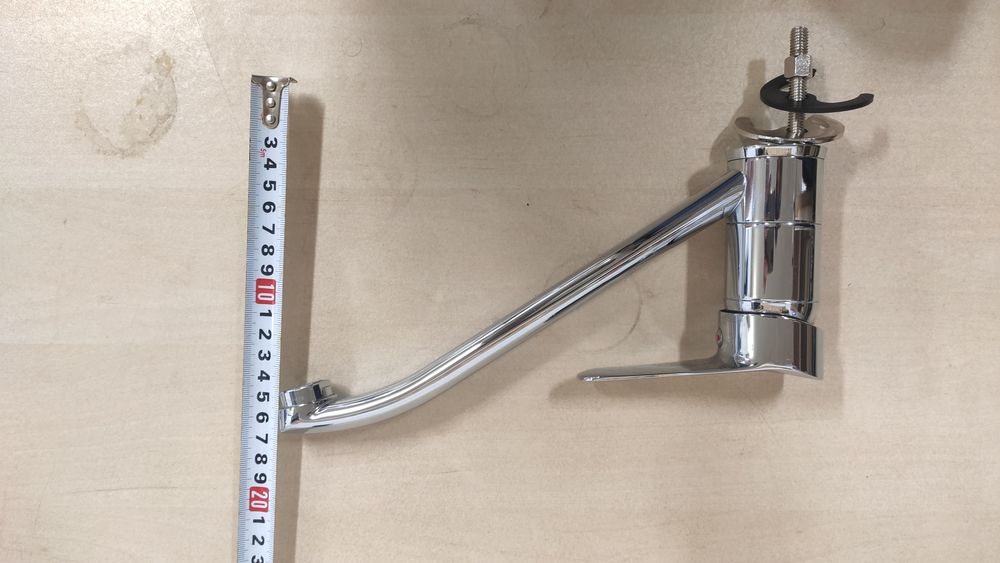 Нов смесител за вода за кухня или баня.