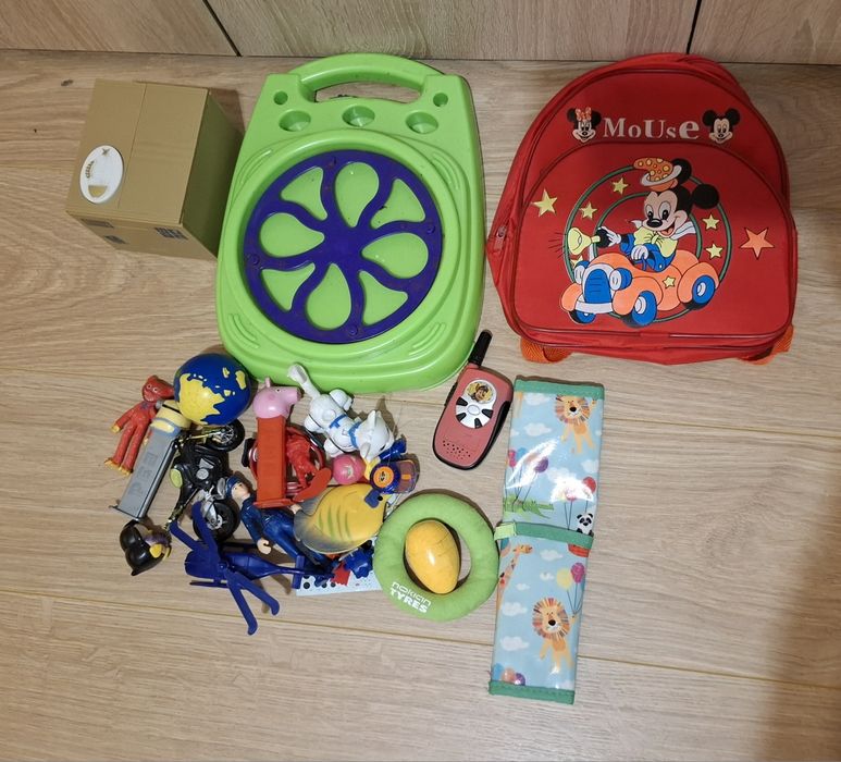 Подарявам детски играчки