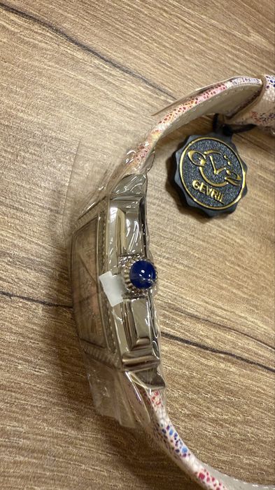 Швейцарски дамски часовник с диаманти Gevril