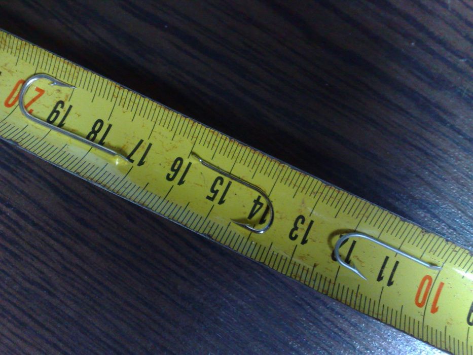 100 Carlige pescuit VMC carbon + 2 role fir, 3 Mulinete vintage