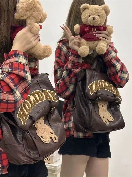 Женский кожаный рюкзак сумка портфель новый с нашивкой