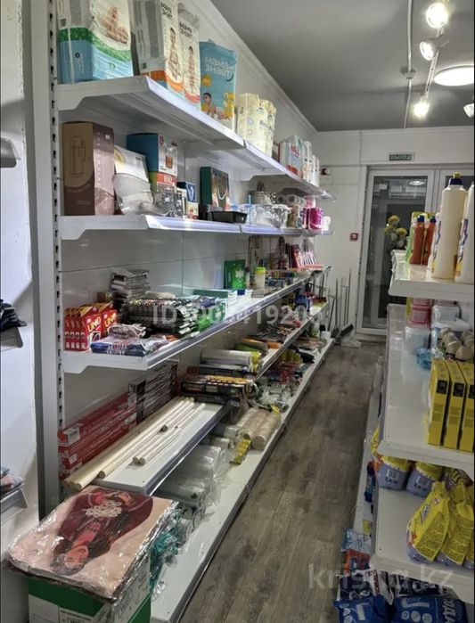 Стеллажи в очень хорошем состоянии
