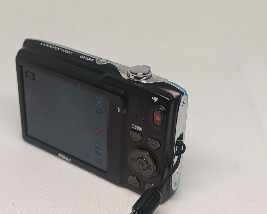 Nikon Coolpix S3100 – 14 MP, 5x Wide Zoom, turcoaz