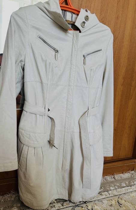 Продам кожанную белую куртку