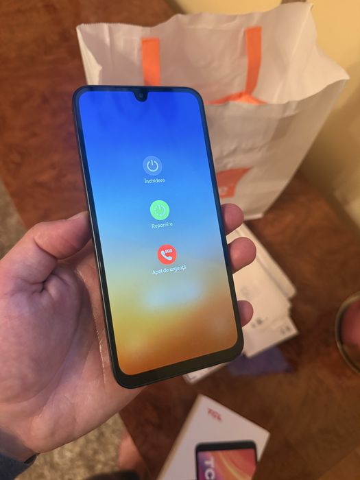 TCL 501 Smartphone NOU