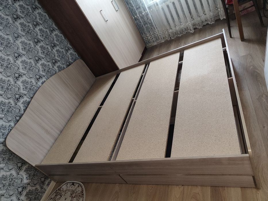 Продам двуспальную кровать