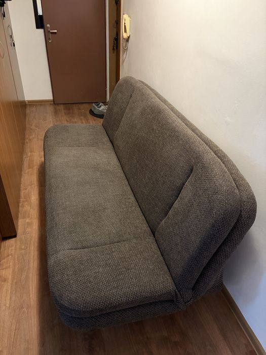 Предлагам разтегателен диван с ракла и функция за сън