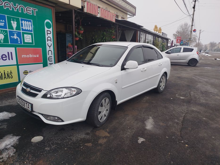 Автомобиль gentra сотилади