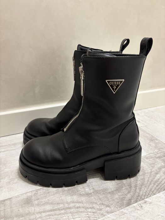 Боти  “ Guess ”.