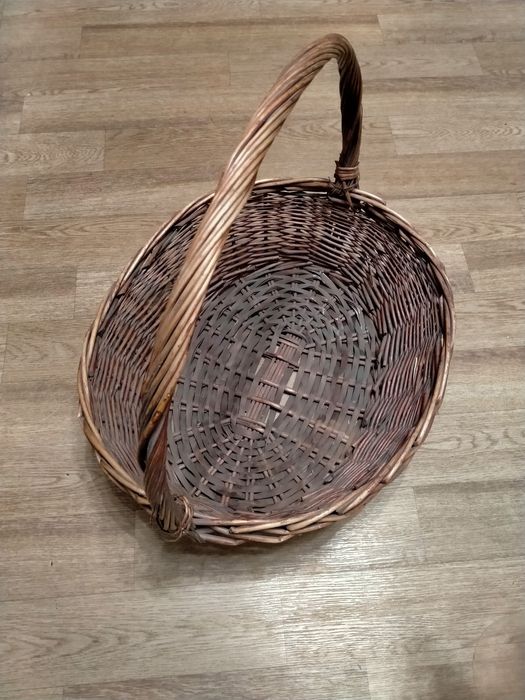 Корзина плетёная.