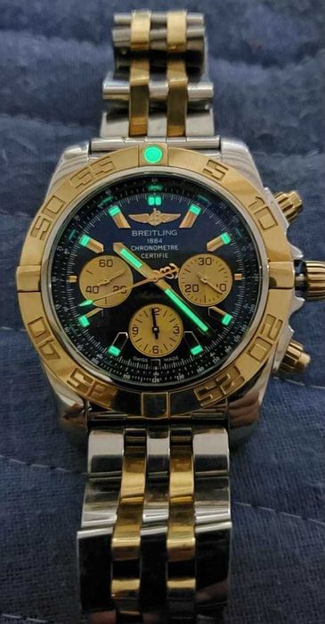 Breitling Chronomat 44 CB0110 Black Dial Bi-Tone Aur & Otel