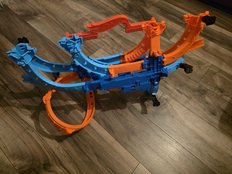 Set trackuri Hot Wheels Ultra Hots – Blast Launch Face-Off